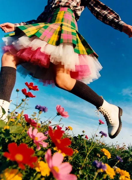 'Longing for Springtime' Luzzitellidanieli mit Frühlingsfantasien zwischen Fotografie, CGI und AI