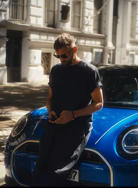 MINI Cooper x Klangkarussell – Manuel Nagel inszeniert den MINI Cooper 5-Door für JVM Schweiz