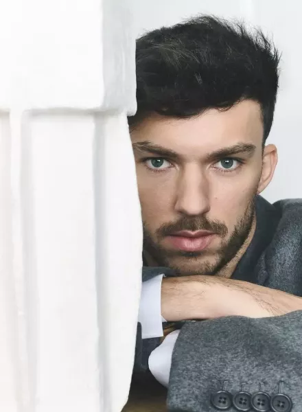 Between Fashion and Racing – gosee.news presents the stylish Pierre Gasly, photographed by Nicolas Valois for ICON France