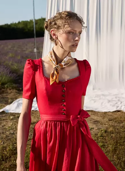 A modern love letter to tradition 💌 – Julia Trentini SS26 by Sacha Tassilo Höchstetter
