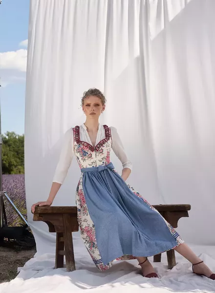 A modern love letter to tradition 💌 – Julia Trentini SS26 by Sacha Tassilo Höchstetter