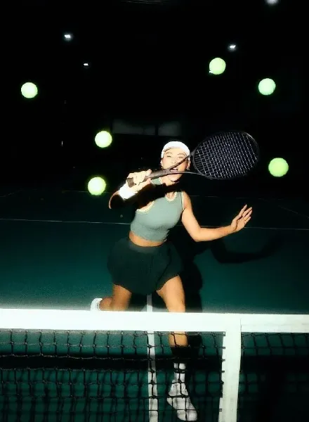 LULULEMON relies on the dynamic visual language of Di Wei