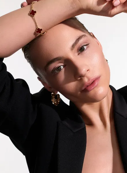 CURA Cosmetics Group with Judith Williams - photographed by Dirk Bader