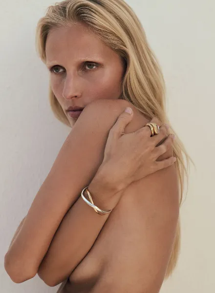 'Summer School' Lauren Leis fotografiert Beauty-Editorial für HARPER'S BAZAAR CZ
