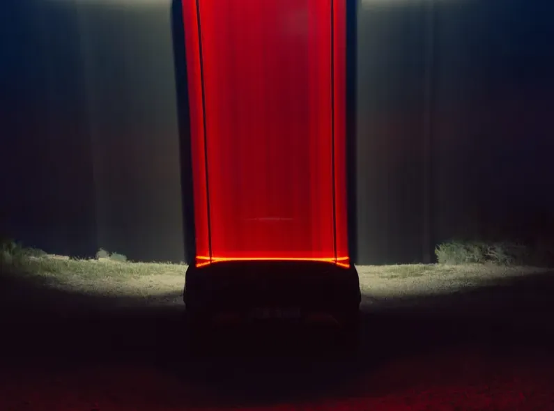 Lightness Meets Motion – Felix Aliberti photographs for SMART Europe