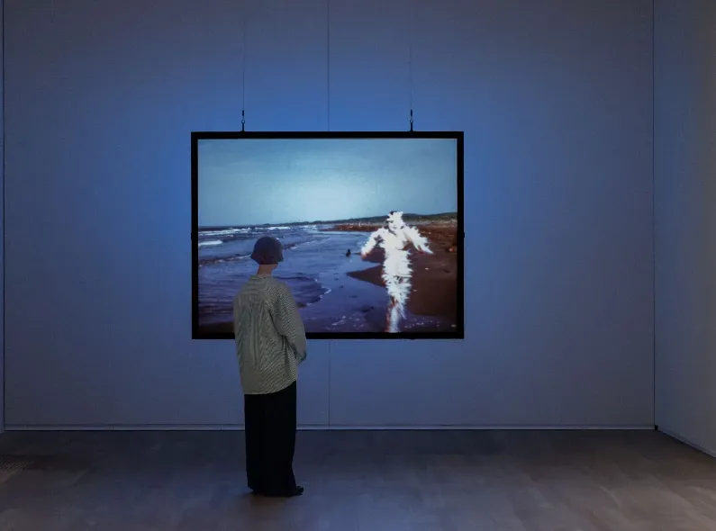 Ana Mendieta at Tate Modern – Body, Earth, Fire & the Art of Leaving a Trace
