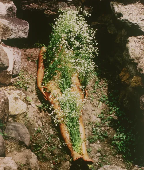 Ana Mendieta at Tate Modern – Body, Earth, Fire & the Art of Leaving a Trace