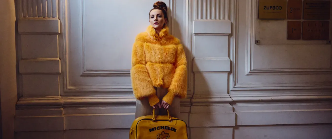 Olesya in Paris - eine freie Arbeit von Simone Schneider