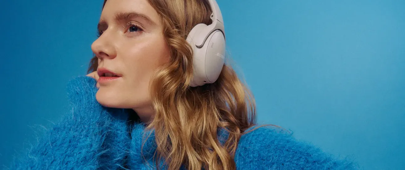 Blue Blues - a personal project by photographer Lara Baumberger featuring Bose QuietComfort Ultra Wireless Noise-Cancelling Headphones