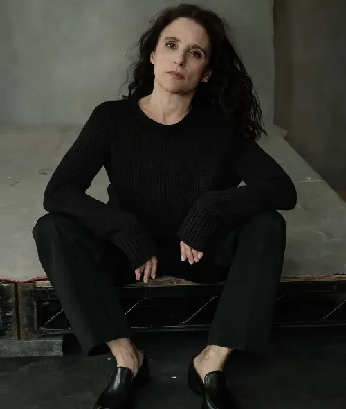 Annie Leibovitz x VOGUE US – Schauspielerin Julia Louis-Dreyfus über ihr Broadway-Debüt