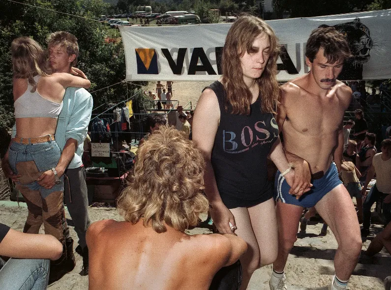 ‘Crowds’ by Wolfgang Zurborn: The Wonderful Chaos of People Meeting People