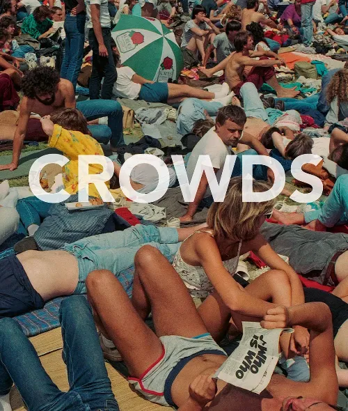 ‘Crowds’ by Wolfgang Zurborn: The Wonderful Chaos of People Meeting People