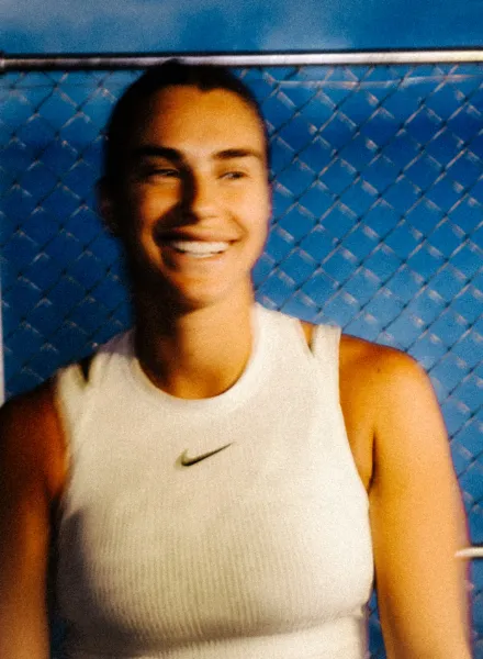 We congratulate tennis pro Carlos Alcaraz on his victory in Tokyo – and introduce you to EMEIS DEUBEL’s latest addition, sports photographer Dennis Scholz, on gosee.news
