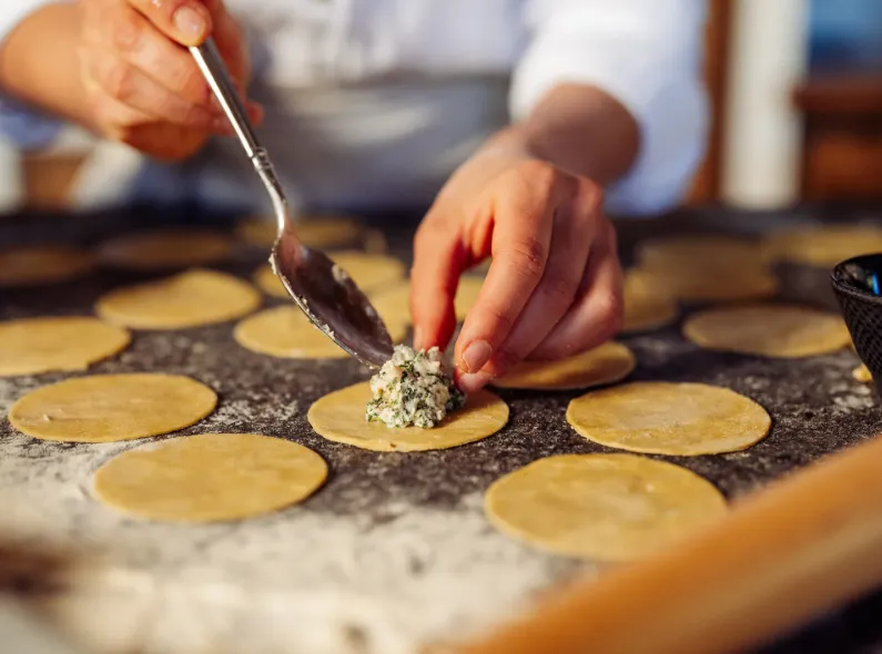 Carolin Unrath portrays the author of 'Endlich kochen!' (=Finally Cooking!), Paula Bründl