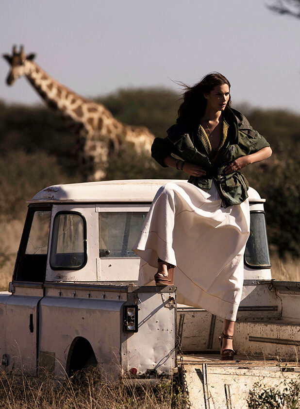 'Into the Wild' - Alex Beer fotografiert die Safari-Strecke mit Model Lise OLSEN c/o LOUISA MODELS für das MAYFAIR Magazin