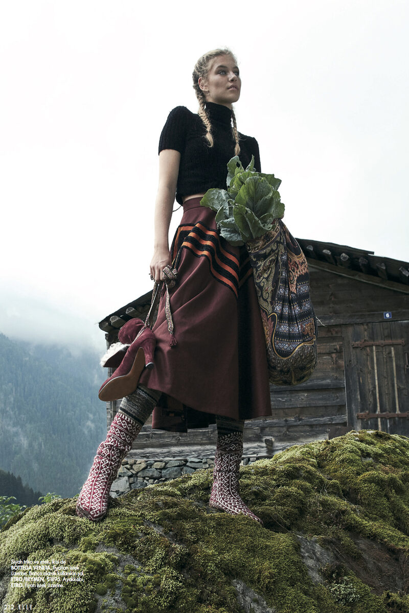 Auf der Alm....  Model <b>Johanna S c/o EAST WEST Model </b> im Schäferinnen-Idyll-Editorial der ELLE Turkei, Fotos Erdi Dogan