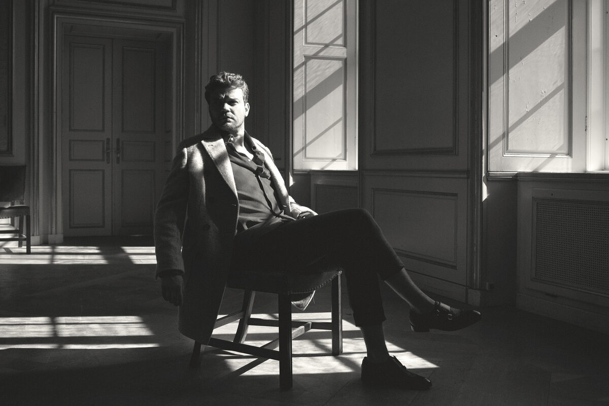 'Game of Thrones' Star Pilou Asbæk und 'Denmark's Hottest New Export' im OUT MAGAZINE, portraitiet von Nikolaj MØLLER c/o BLINK PRODUCTION