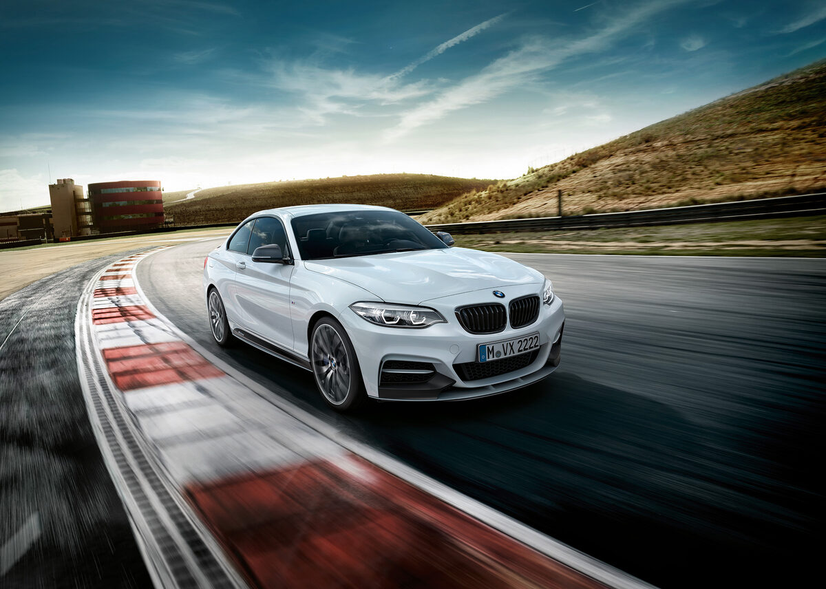 Stefan Reeh c/o MO Management fotografiert für BMW auf der Rennstrecke von Navarra und für BMW After Sales und Hillert und Co.