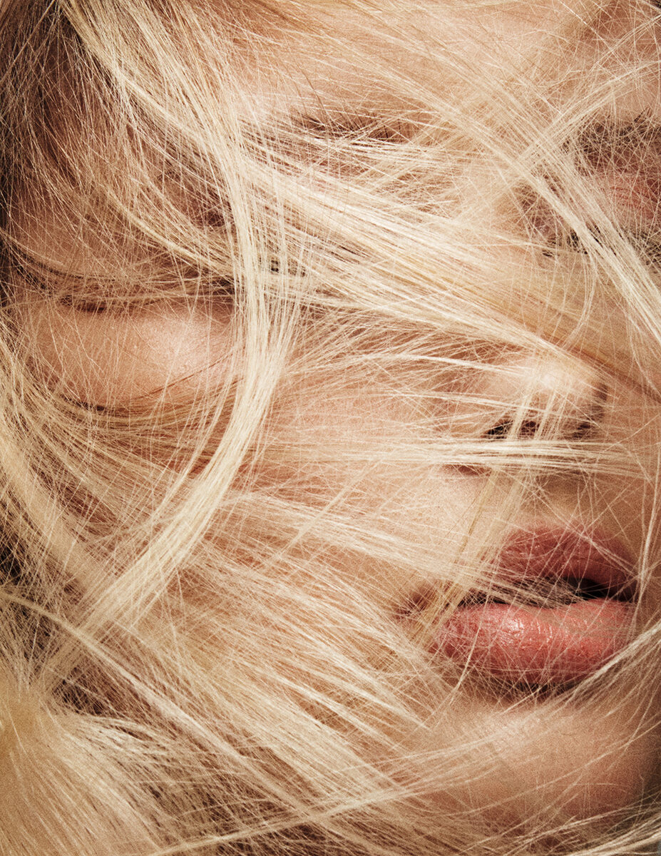 'Girl Without an Earring' - model &amp; singer Hanna Larsson in a beauty editorial of LUCY'S magazine, four motifs by photographer <b>CHRIS TRIBELHORN</b> on GoSee