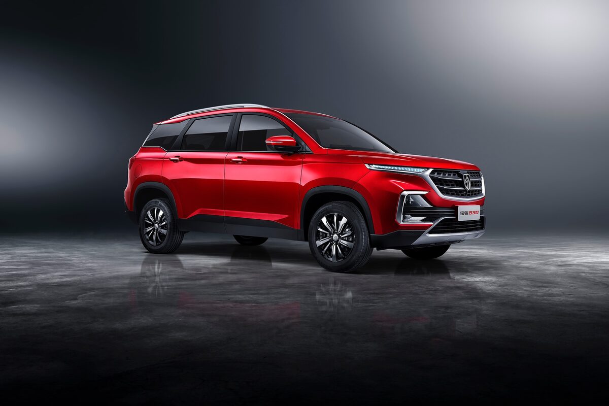 <b>Peter Lindemann</b> photographs the 530 SUV for the launch campaign of Chinese carmaker BAOJUN /SGML and a personal spread with VOLVO in Scotland