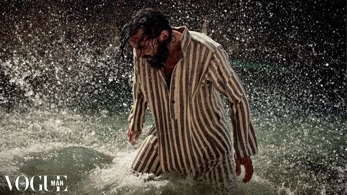 'Never Forget Your Wild Heart' - <b>KARINE &amp; OLIVER c/o VISUALEYES ARTISTS</b> fotografieren und filmen für VOGUE MAN ARABIA, produziert wurde an der Jurassic Coast in England mit Male Model Paraskevas Boubourakas