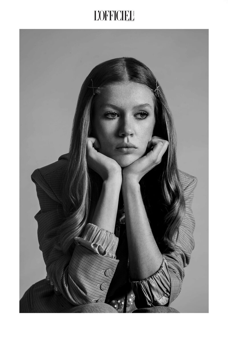Beauty an Fender - <b>Jennifer WURSTER c/o les ARTISTS by Josef Stockinger</b> stylt für die L'OFFICIEL Lithuania, fotografiert wurde die Beauty-Strecke von Julie March
