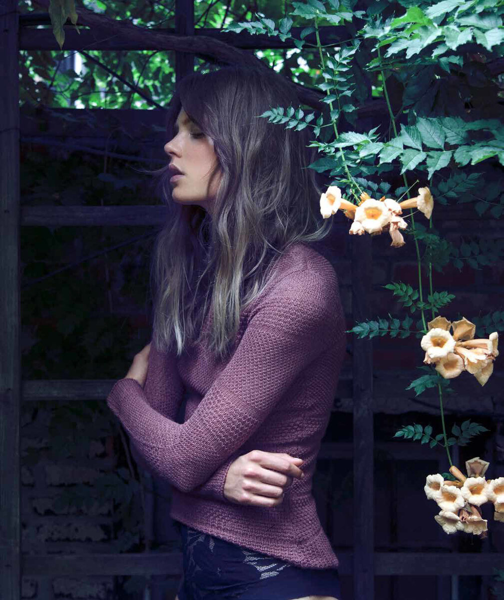 Helena CHRISTENSEN c/o VISUALEYES ARTISTS fotografiert für das VS Magazin das Editorial 'Secret Garden' inklusive Cameo