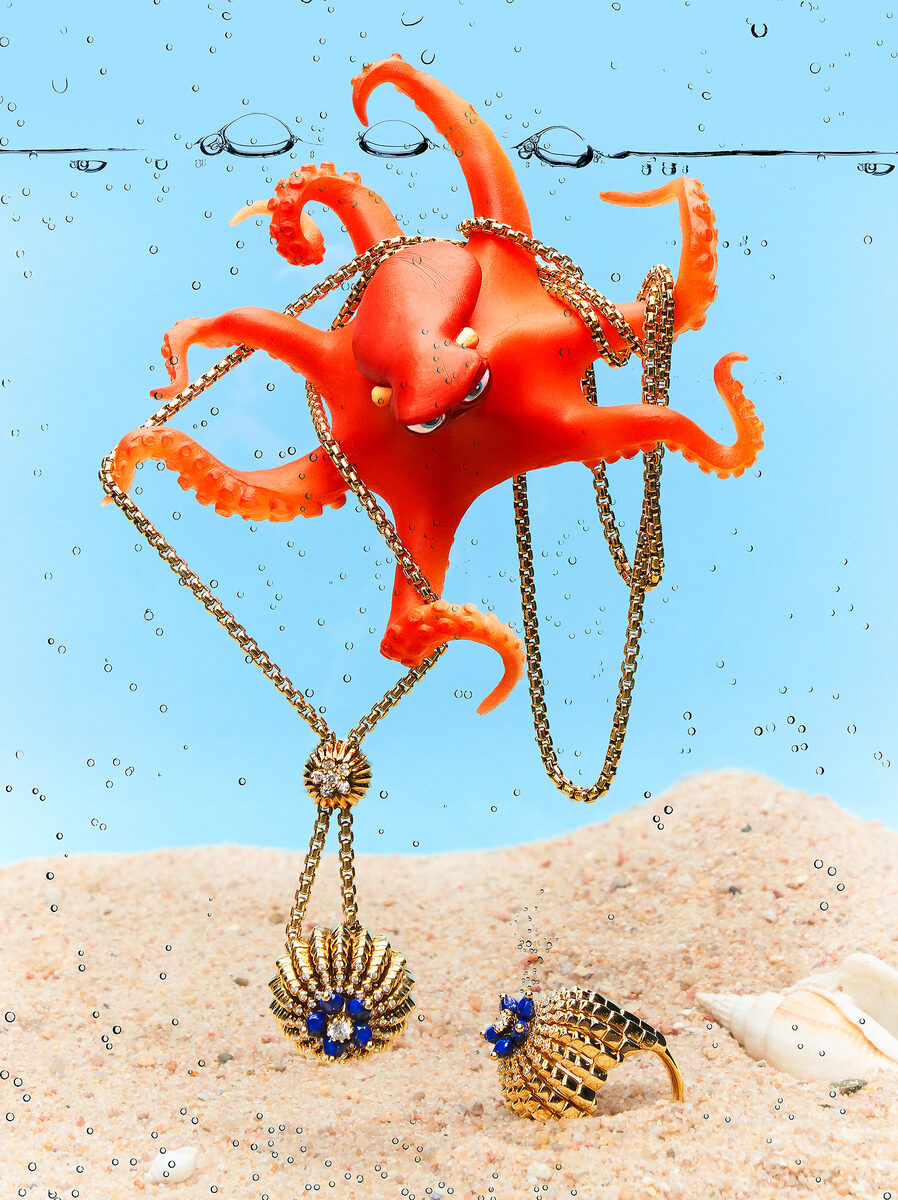 Schmuck am Haken - <b>Wolf-Dieter BÖTTCHER c/o STILLSTARS</b> fotografiert verspielte Unterwasserschmuckstrecke für die INSTYLE, Styling Theresa Pichler