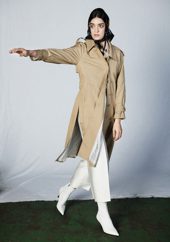 Leo Krumbacher fotografiert Model Celine Deldel für die L'OFFICIEL Poland - Postproduziert wurde die Strecke von den Hamburger <b>RETOUCHED-STUDIOS</b>, Styling Christian Graf