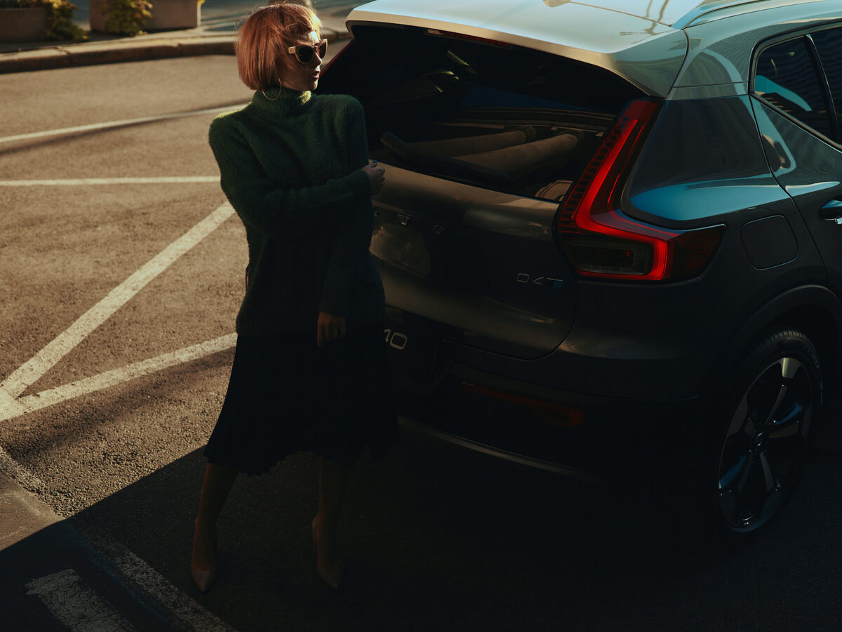 Stimmungsvolle Portfolioserie mit Volvo und Model von Fotograf Tomek Olszowski - Post by RECOM