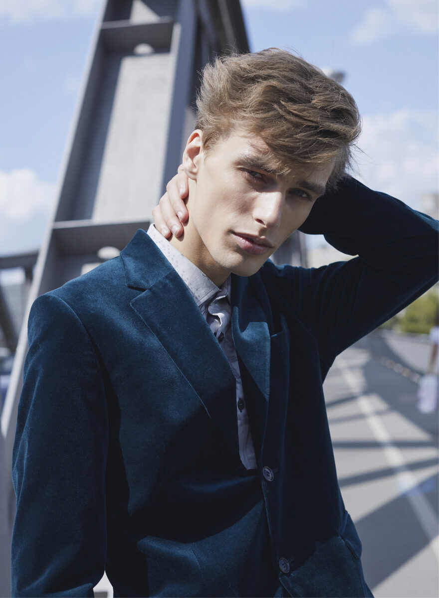 Male Model Marc SCHULZE c/o VIVA MODELS in der L'OFFICIEL Lithuania, fotografiert von Christoph Musiol, Styling Bodo Ernle & Grooming Tony Lundström