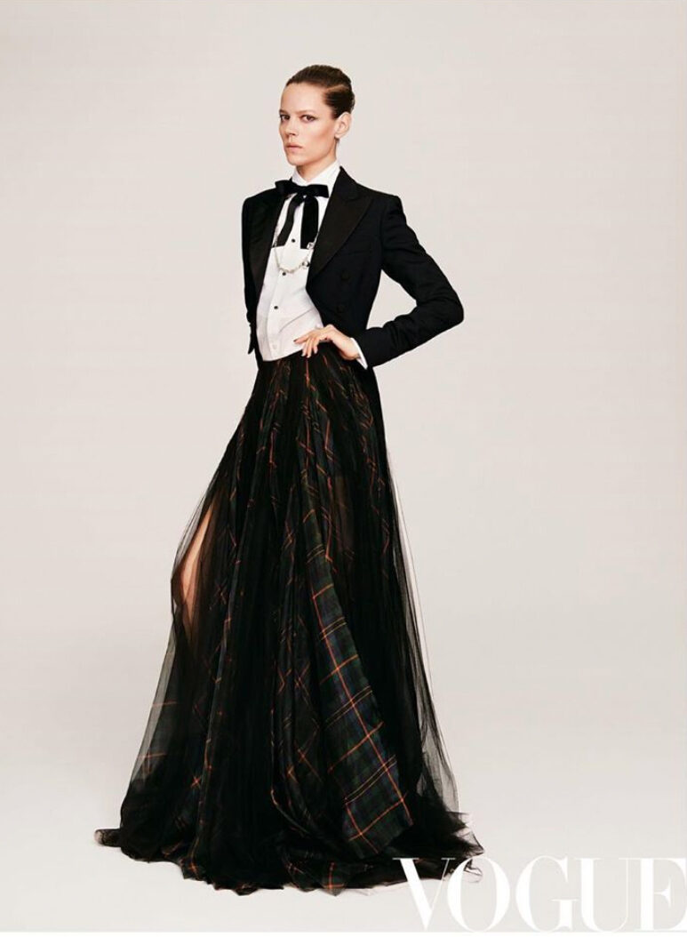 Topmodel <b>Freja Beha ERICHSEN c/o LOUISA MODELS</b> ist das Gesicht der FUTURE NOW-Ausgabe der VOGUE China, fotografiert wurde für die Dezember-Ausgabe von Yu Cong, Fashion Styling Yuhang Yao