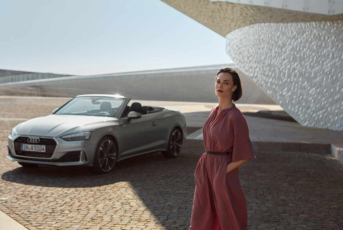 Jürgen BERDEROW c/o KLAUS STIEGEMEYER photographs for AUDI on commission for the agency PHILIPP & KEUNTJE GmbH with Karen Schwarzer in art buying
