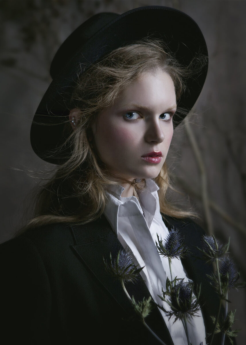 Helen Sobiralski fotografiert Model Darja als 'Solemn Sisters' für das NYTT LIF Magazin - Makeup <b>Katharina HANDEL c/o BASICS.BERLIN</b>