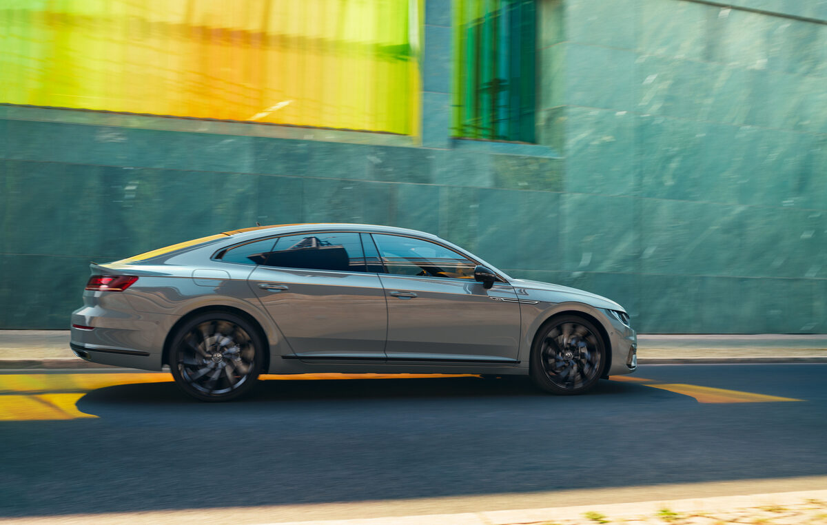 NEW at GoSee : JOHANNES KÜHN, people, cars & landscapes, Berlin; photographs the Volkswagen Arteon R-Line for DDB Voltage in Berlin