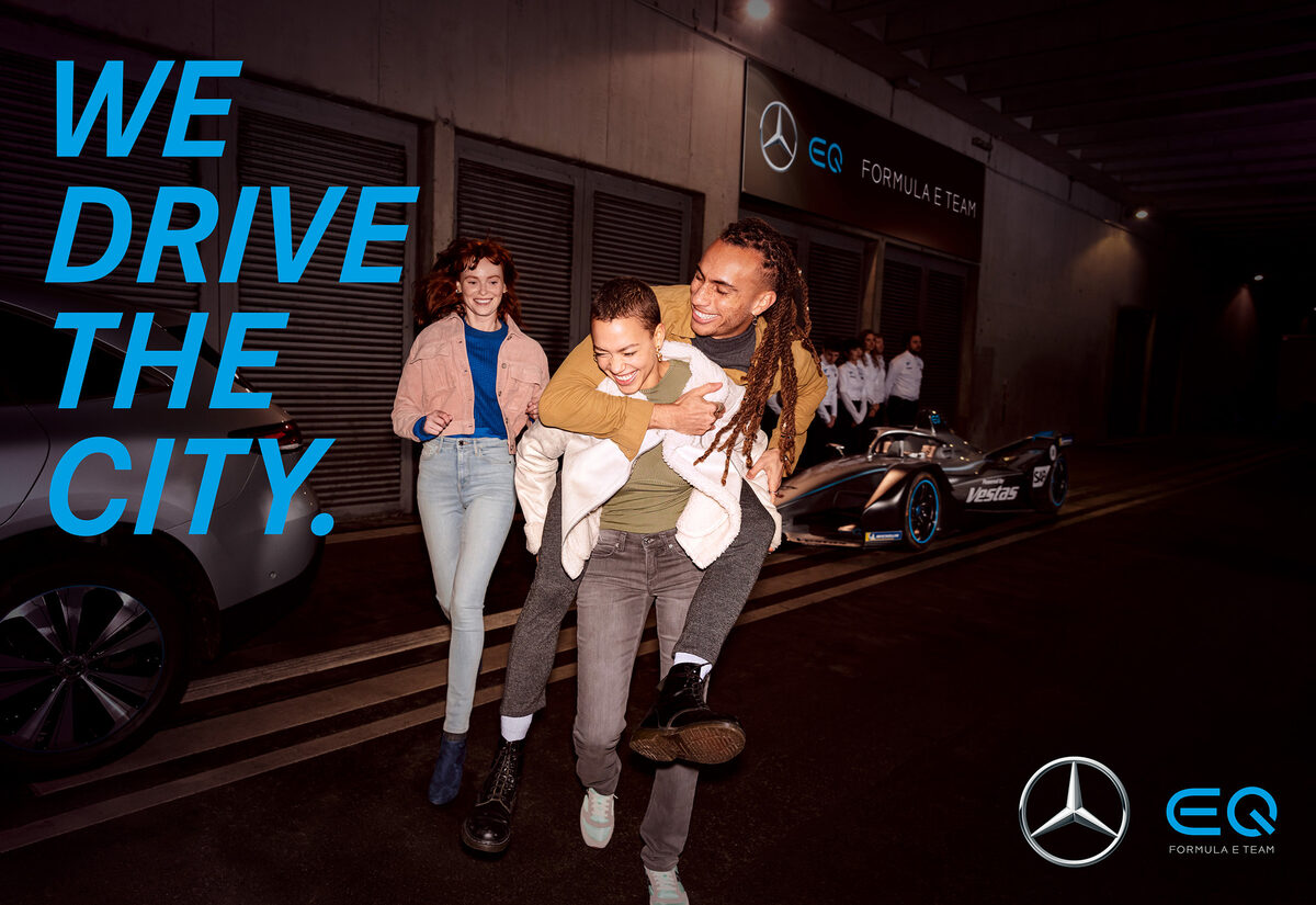 Cem Guenes fotografiert ein Motiv für die Formula E Sparte von MERCEDES im Auftrag der Agentur Fischer Appelt - Produktion CLAAS CROPP Creative Productions
