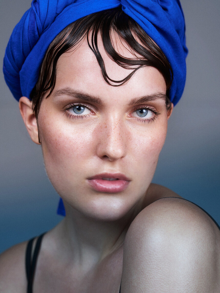 <b>Julia KELTSCH c/o AVENGER PHOTOGRAPHERS</b> fotografiert Beautystrecke für L'OFFICIEL Baltics