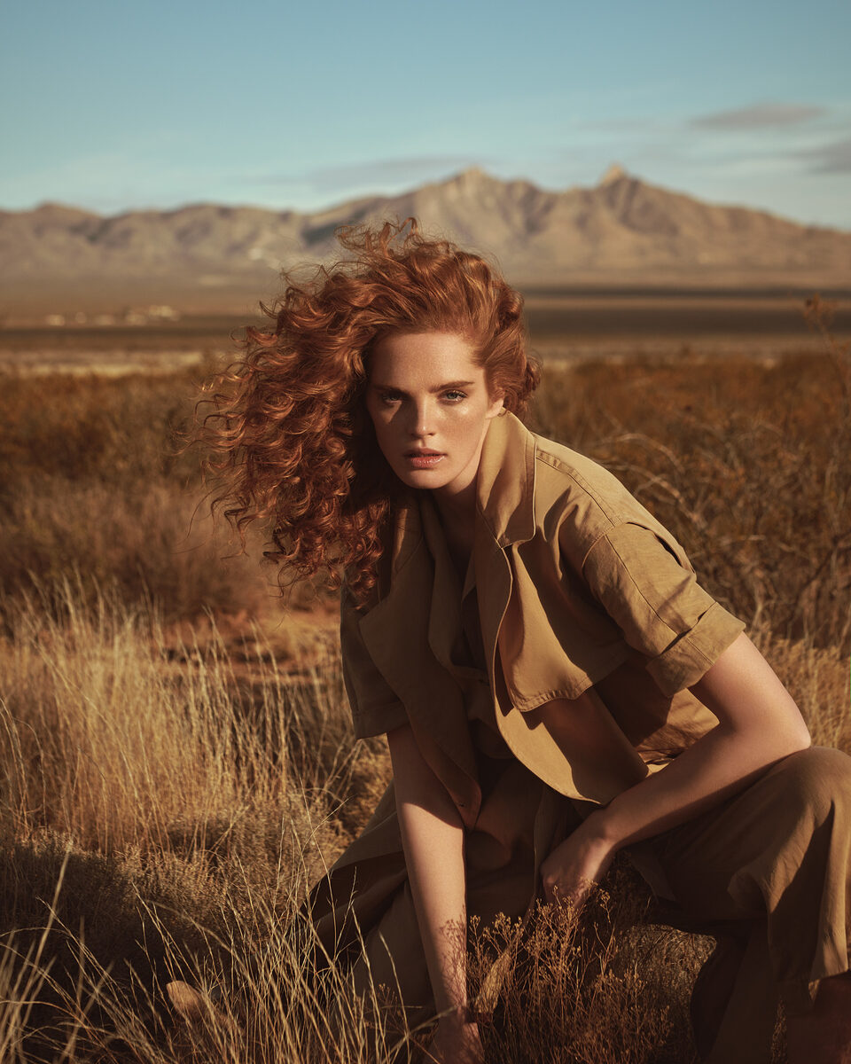 Alexina Graham ist 'The Traveller' in der ELLE Germany April 2020 Ausgabe - fotografiert in New Mexico von ANDREAS ORTNER