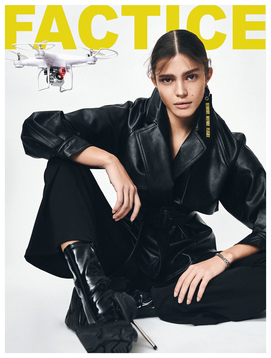 Remove before flight .... Tobias Wirth fotografiert für das FACTICE Magazin - Styling Noa GUEZ und Hair Melanie HOPPE, beide Artists c/o LES ARTISTS by Josef Stockinger