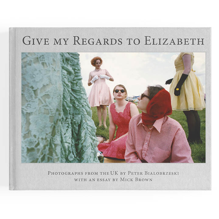 'Give my Regards to Elizabeth' - die Abschlussarbeit von Peter Bialobrzeski nach DAAD-Stipendium am London College of Communication in den frühen 90igern als wunderschöner Bildband bei Hartmann Books