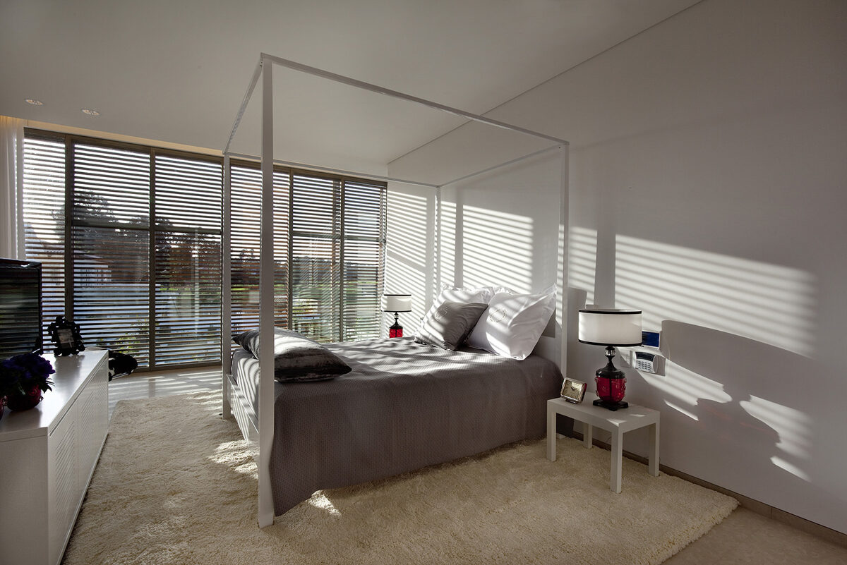 <b>Assaf PINCHUK c/o ANDREA HEBERGER </b> photographs architecture for the Israeli AFI GROUP