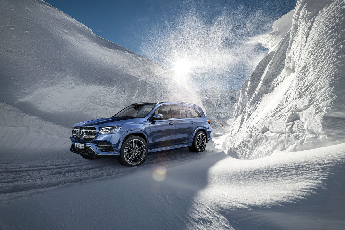 PATRICK SALONEN and Michel Jaussi realize a transportation series on wintery streets in the Swiss Alps with shots from an extensive location archive