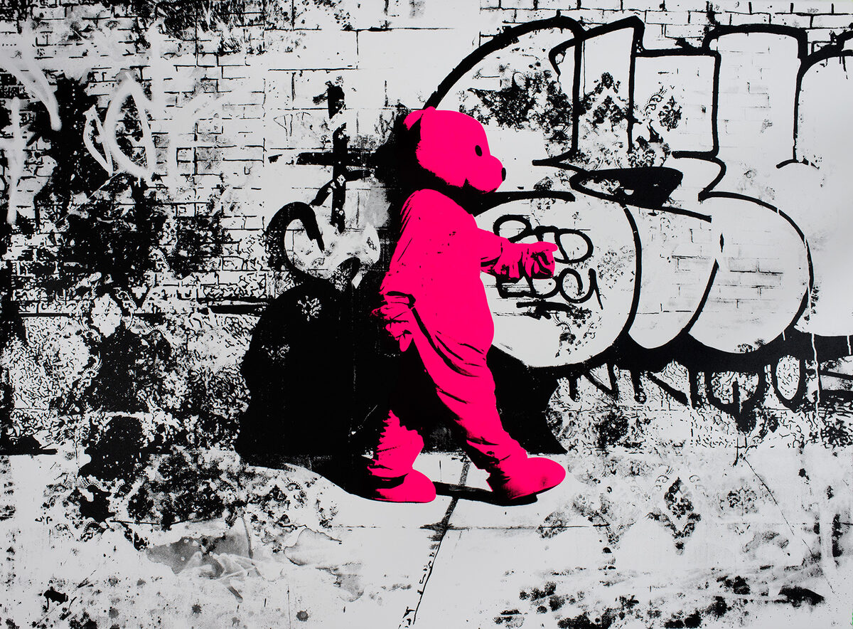 GoSee ART : British artist Paul Robinson aka LUAP depicts a pink teddy bear come-to-life and placed in the real world acting as a metaphor for discovery and exploration