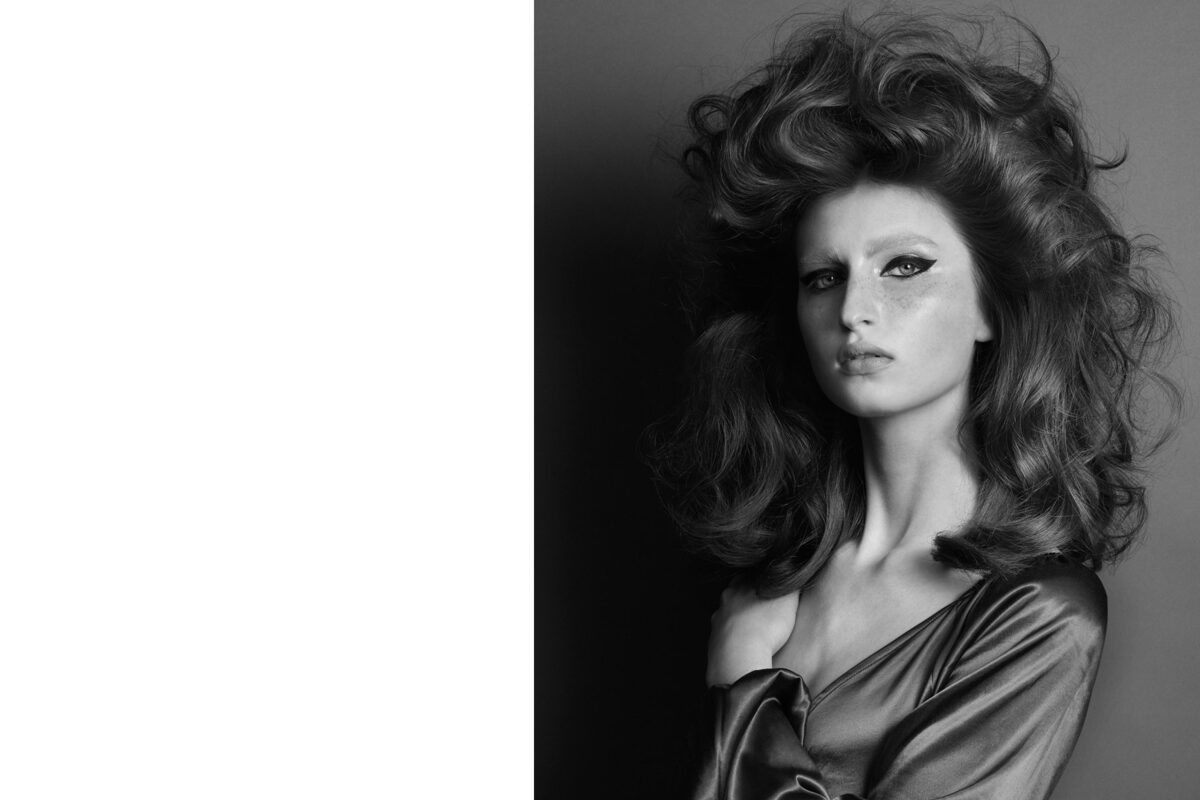 <b>Johannes GRAF c/o HILLE PHOTOGRAPHERS</b> fotografiert Model Emily für HARPER'S BAZAAR Arabia, produziert wurde von WINTELER PRODUCTION mit Postproduction by RA/RE Imaging