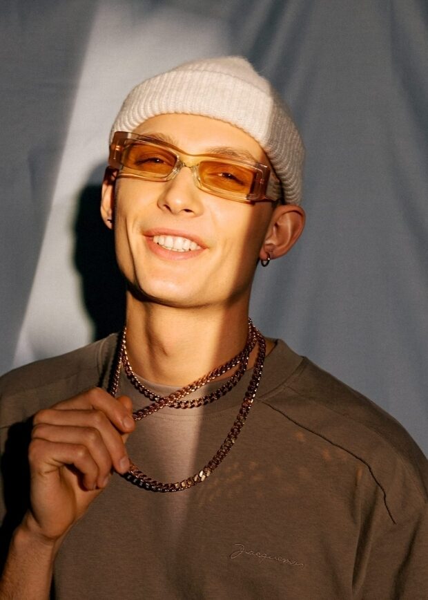 Companions made for a lifetime – male model <b>Vincent SCHNEIDER c/o VIVA MODELS BERLIN</b> presents you the newest pieces of jewelry from the latest <b>ARIANE ERNST JEWELRY</b> 2021 Men’s collection