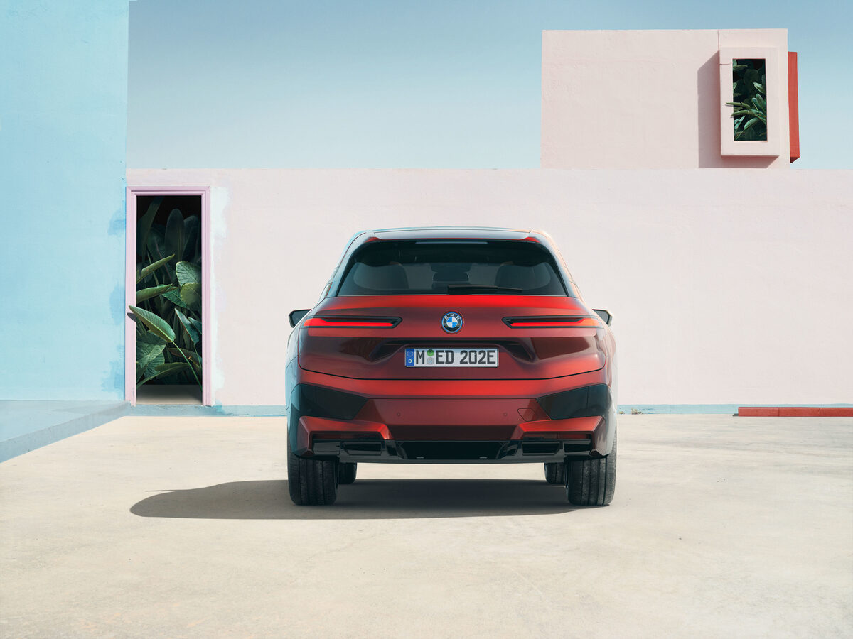 RECOM CGI for BMW iX, HAW-LIN, FULL CGI one shots, Mercedes 4matic + Cyberweekend, andRECOM POST for Mercedes EQV, VOGUE Germany, Lincoln, and Hyundai ICONIQ