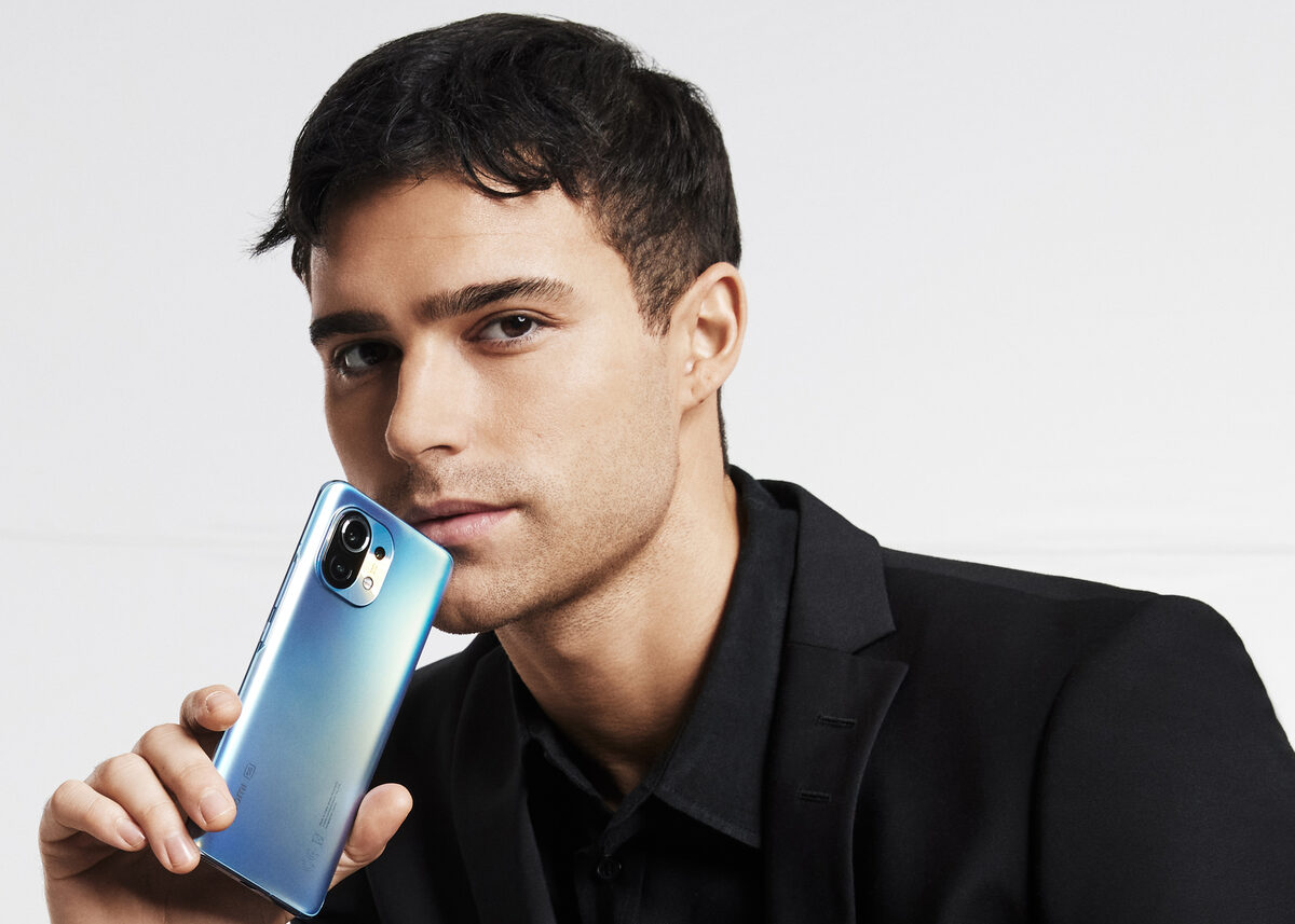 <b>CHRIS TRIBELHORN</b> photographs smart Swedish pop export <b>Eric Saade for the new XIAOMI M11 cell phone</b>