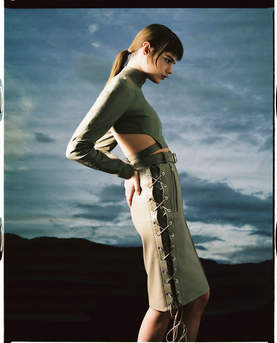 Model Estella Boersma&nbsp;in&nbsp;&nbsp;<b>MANOKHI HW 21</b>, fotografiert von Dan Beleiu - Styling&nbsp;<b>Niki PAULS c/o SHOTVIEW Artist Management</b>, Hair und Makeup Ischrak Nitschke