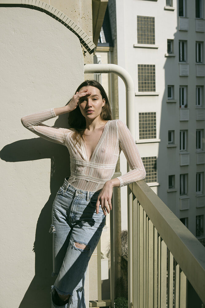 <b>Julie MARCH c/o NERGER M&amp;O</b> photographs the cover spread for <b>L’OFFICIEL Baltics </b>with model and presenter Rebecca Mir