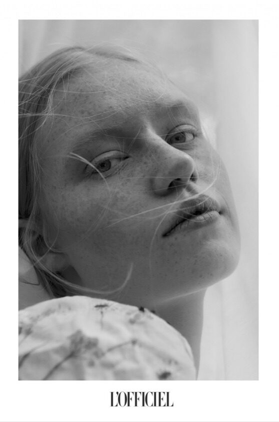 Model Freya in a beauty editorial for <b>L’OFFICIEL BALTIC -</b> Photography, Concept and Retouch by <b>RAMONA REUTER </b>